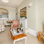 2 Bed In Tenby Fb163