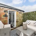 2 Bed In Seahouses Cn088