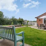 4 Bed In Chapel St. Leonards 79324