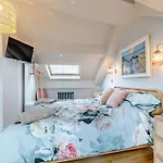 3 Bed In Tenby 92150