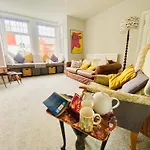 Vere House, Apartment 1, Spacious & Great Location