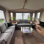 Bittern 8, Scratby - California Cliffs, Parkdean, Sleeps 8, Free Wi-Fi, Bed Linen And Towels Included, Pet Friendly - 2 Minutes From The Beach!