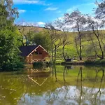 Log Cabin/Hot Tub On Private Lake Jurassic Coast