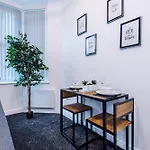 Charming Apartments - Rocky Ln Chambers Flat 4