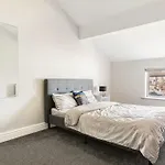 Cosy Merseyside Retreat
