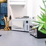 Charming Apartments - Rocky Ln Chambers Flat 1