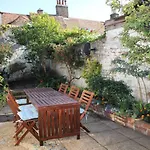 9 Golden Street, Deal