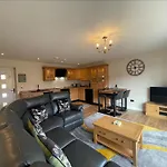 Bumblebee Barn, Luxury Contemporary Holiday Home