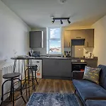 Renaissance House - Picturesque Apartments In Southport