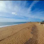 Sohot Stays Beach Haven Apt With Sea Views A Balcony & Free Parking
