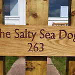 The Salty Sea Dog - Dog Friendly And 2 Minutes Walk To The Beautiful, Golden Beach