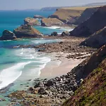 Cliffside 3 Bedroom House With Sea Views