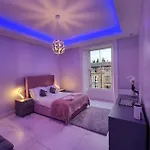 Spacious Modern City Centre Apartment Castle Views