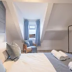 Cosy Coastal Apartment