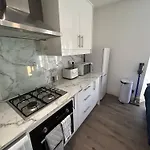 Spacious Central Brighton Apartment