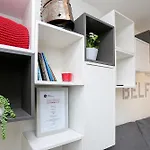 Neat City Apartment - Secure Parking - Wifi - Sleeps 4 - No Parties