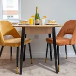 Peach Apartment - Central Location - Free Parking, Self-Check-In, Fast Wifi, Smarttv With Netflix By Yoko Property