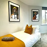 Sleeps 8 - Bournemouth - Ideal Families & Groups!