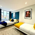 Sleeps 8 - Bournemouth - Ideal Families & Groups!