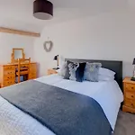 2 Bed Property In Godshill Isle Of Wight Ic149