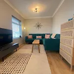 Newquay, Fistral Gem, Sea Views & Peninsular Beach Access