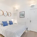 5 Vista Apartments