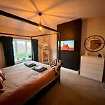 Lovely, Sunny House, By The Beach & Centre!