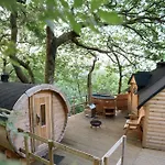 Pine Tree House With Hot Tub & Sauna