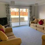Three Double Bedrooms Detached House, 5 Minutes Walk To The Beach And With Private Parking, Perfect For A Family!