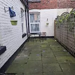 Qs54 Large 5 Bedroom Terrace House