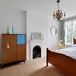 Bee Cottage - Stylish Holiday Cottage In Rye