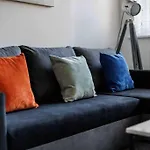 2 Bedroom House-Driveway - Bournemouth Hospital - Long Stay Discounts - Lima Apartments Ltd