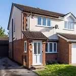 2 Bedroom House-Driveway - Bournemouth Hospital - Long Stay Discounts - Lima Apartments Ltd