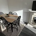 Entire Cosy Home In Liverpool Marina