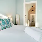 Pass The Keys Belmont Bolthole 2 Bed Bars And Eateries Abound