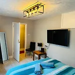 Central Brighton - 1 Bedroom Apartment, Sleeps 4