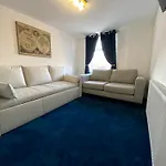 Aquarius Apartment - Sea View - Sleeps Seven