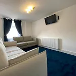 Aquarius Apartment - Sea View - Sleeps Seven