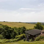 Coastal Cabin, Spectacular Views, Doorstep Woodland Walks, Sea 5 Mins