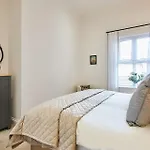 Host & Stay - Salty Bay