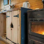 The Hygge Hut - 1 Bed - Freshwest Beach Retreat