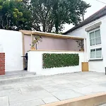 Marazion Charming Retreat For 6 With Social Garden