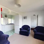 E04 Fresno, Riviere Towans