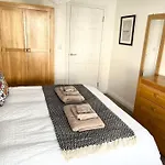 4 Porth Gwel, Sea View & Parking