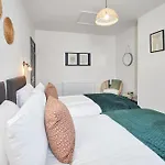 Host & Stay - North Shore Cottage