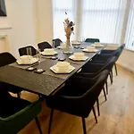Large New House, Sleeps 8, Free Parking, Near City Centre