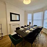 Large New House, Sleeps 8, Free Parking, Near City Centre