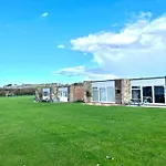 Chine Cottage Self-Catering Coastal Bungalow In Rural West Wight