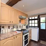 2 Bed Property In Shanklin Isle Of Wight Ic059