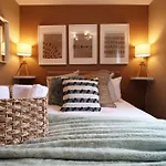 Observatory 2 Bedroom Apartment Overlooking Beach
